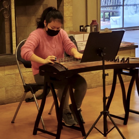 Peipei played the guzheng , Chinese zither, to everyone's delight.